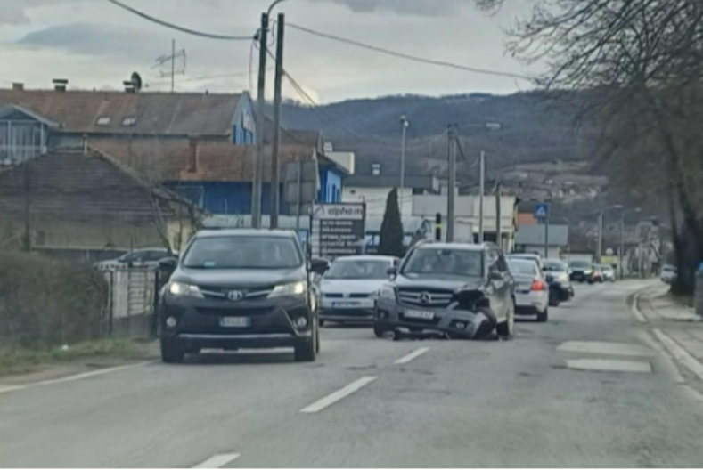 Udes u Vrbanji, saobraćaj otežan (FOTO)